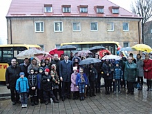 Антон Алиханов вручил ключи от школьных автобусов