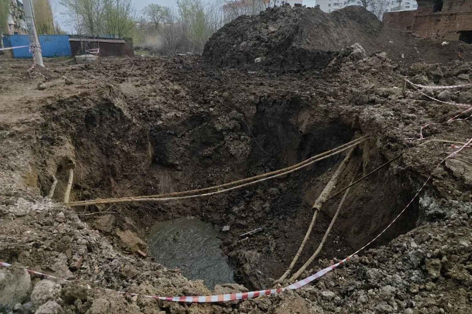 Авария на коллекторе оставила без воды 15 тысяч жителей Энгельса