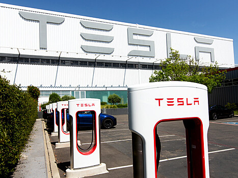 Tesla работает над системой, которая будет предупреждать о забытом в машине ребенке