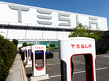 Tesla работает над системой, которая будет предупреждать о забытом в машине ребенке