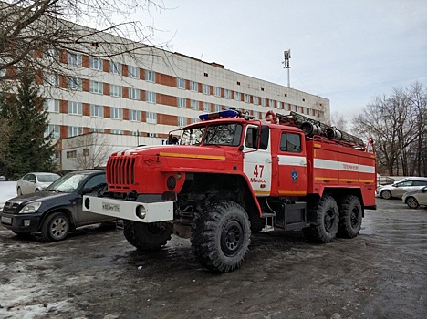 В Челябинске на пожаре в многоэтажке серьезно пострадала пожилая женщина