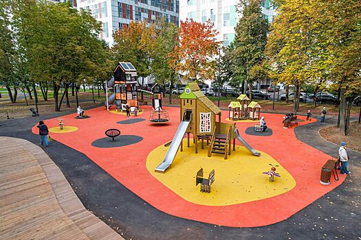 В парке «Янтарная горка» появились детский городок и спортивные зоны