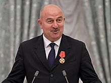 Около пяти тысяч болельщиков «Зенита» встречают футболистов в аэропорту (видео)