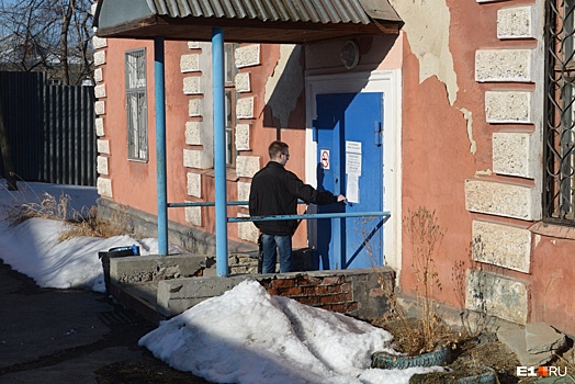 «Мы станем угрозой»: больных туберкулезом со Вторчермета заставят ездить на лечение через весь город