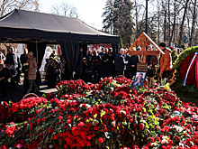 В Сеть попали фото внебрачных детей Жириновского на прощальной панихиде