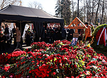 В Сеть попали фото внебрачных детей Жириновского на прощальной панихиде
