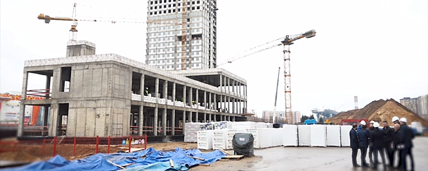 Дмитрий Волков проверил ход строительства образовательного комплекса в ЖК «Тетрис»