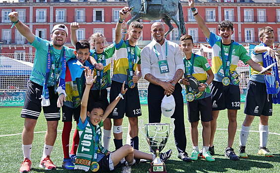 Программа «Футбол для дружбы» объединила более миллиона человек в 2020 году. Дети из 104 стран выступили на онлайн-турнире