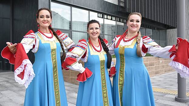 Панно из папье‑маше весом 30 кг от Федоскинской фабрики вошло в Книгу рекордов Гиннесса
