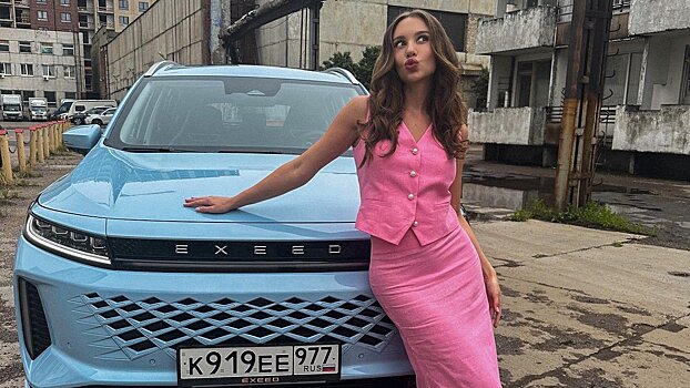 Миа Бойка похвасталась новой машиной, но это «китаец»