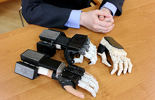 Новгородец разработал сборный бионический протез руки
