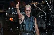 Группа Rammstein уволила кастинг-директора после секс-скандала с Линдеманном