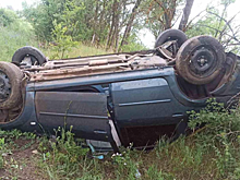 Под Калининском пожилой водитель на «Логане» вылетел в кювет