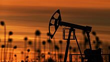 Цена нефти марки Brent впервые с июля опустилась ниже $76 за баррель