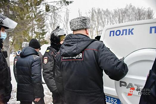 Следователи проверят избиение мужчины во время митинга в Новосибирске