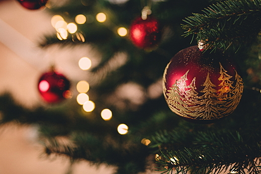 От первых зимних музыкальных шоу до рождественской мелодрамы с Эмилией Кларк: самые яркие события декабря