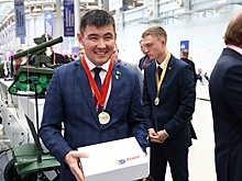 Гран-при конкурса изобретателей вручили создателю робота двойного назначения