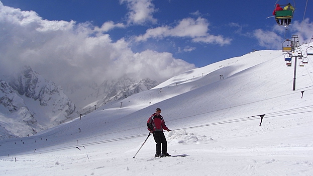 Горнолыжный сезон в России: куда поехать и сколько стоит зимний отдых