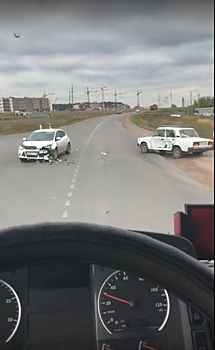 Не успел проскочить: под Уфой столкнулись две легковушки