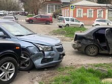 На Дону на нерегулируемом перекрестке «собрались» сразу три автомобиля