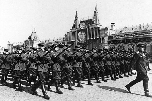 Зачем Сталин в 1946 году ликвидировал Красную Армию