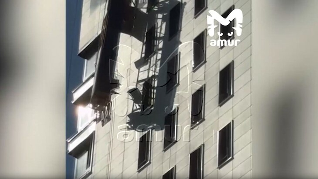 Двое рабочих погибли на стройплощадке Владивостока, сорвавшись с высоты