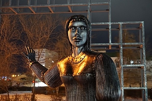 Памятник «Аленке» напугал жителей российского города