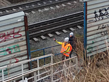 В Перми поймали школьников, которые подкладывали на рельсы бутылки