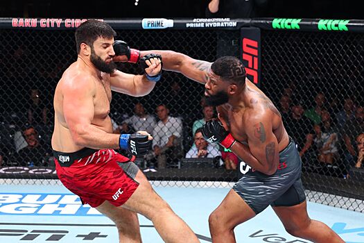 Ризван Куниев — Кёртис Блэйдс, UFC Баку, 21 июня 2025, кто победил, как закончился, обзор боя, результаты турнира