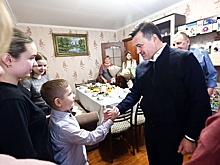 Андрей Воробьев навестил семью, в которой все сыновья ушли на фронт
