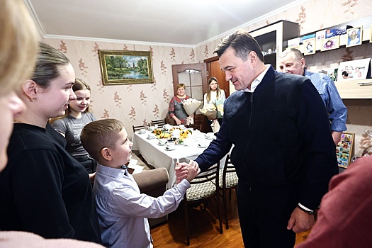Андрей Воробьев навестил семью, в которой все сыновья ушли на фронт