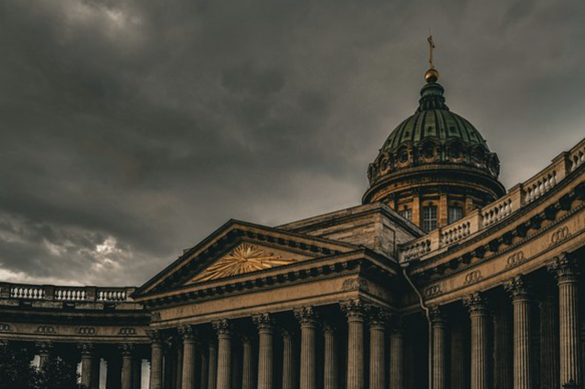 Окутавшая Петербург вонь начала вызывать слезотечение