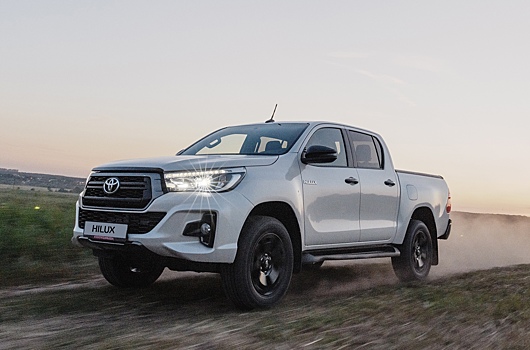 У Toyota Hilux появилась новая «черная» топ-версия