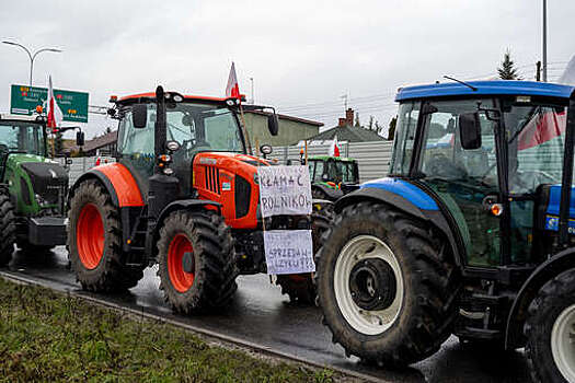 Фермеры на 100 тракторах заблокировали четыре главные автострады Бельгии