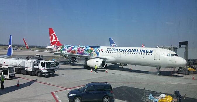 Россияне устроили потасовку в самолете Turkish Airlines