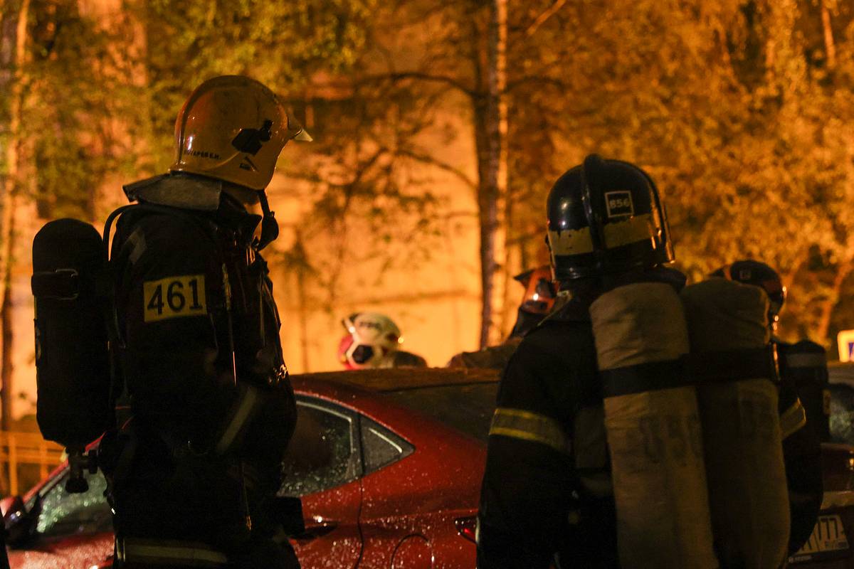 Женщины с двумя детьми заживо сгорели в жилом доме в российском регионе