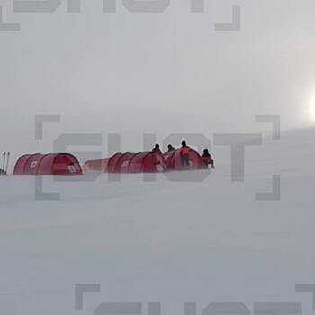 Российские альпинисты оказались в снежной ловушке в горах Антарктиды