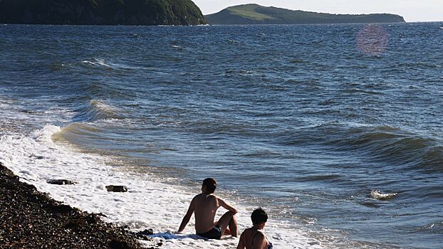 В Приморье загорелся катер с людьми