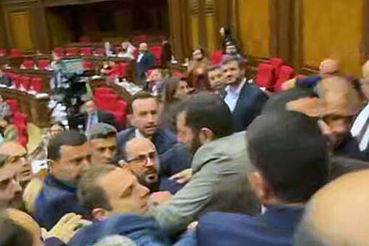 В парламенте Армении подрались из-за наказания за отрицание геноцида армян