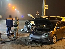 В Волгограде 2 человека пострадали в ночном ДТП с внедорожником