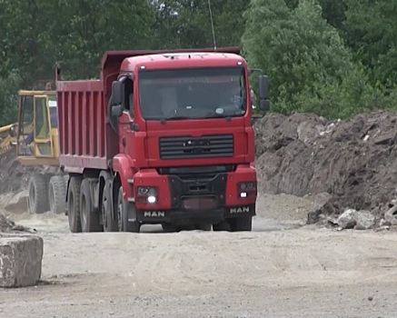 В Калининграде привлекли к ответственности водителей грузовиков за отсутствие тентов