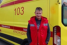 В Краснодаре водитель скорой помощи спас подростков из канализационного люка