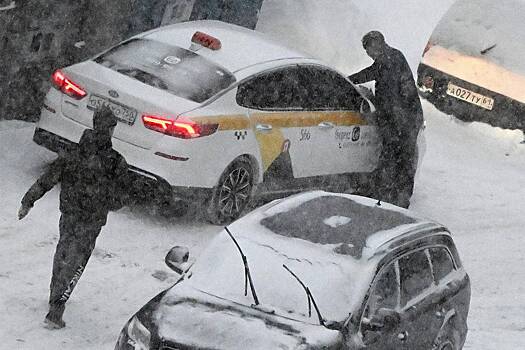 Стоимость поездки на такси в Москве оказалась выше цены на авиабилеты в другой город