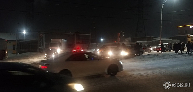 Трамвайное движение остановилось в Кемерове в час пик из-за аварии