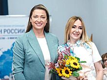 Директор Молодёжного театра получила от Союза женщин России памятный знак