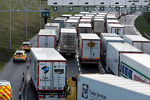 На границе Белоруссии и ЕС скопилось более 2 700 грузовиков