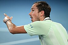 Скандал в полуфинале Australian Open — 2022: Медведев сорвался на судью, который не наказал Циципаса, острая реакция
