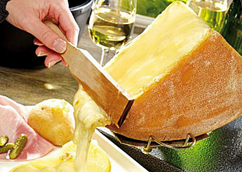 Швейцарское национальное блюдо приготовят из 6 кг сыра на «Московской Масленице» 19 февраля