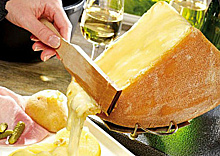 Швейцарское национальное блюдо приготовят из 6 кг сыра на «Московской Масленице» 19 февраля