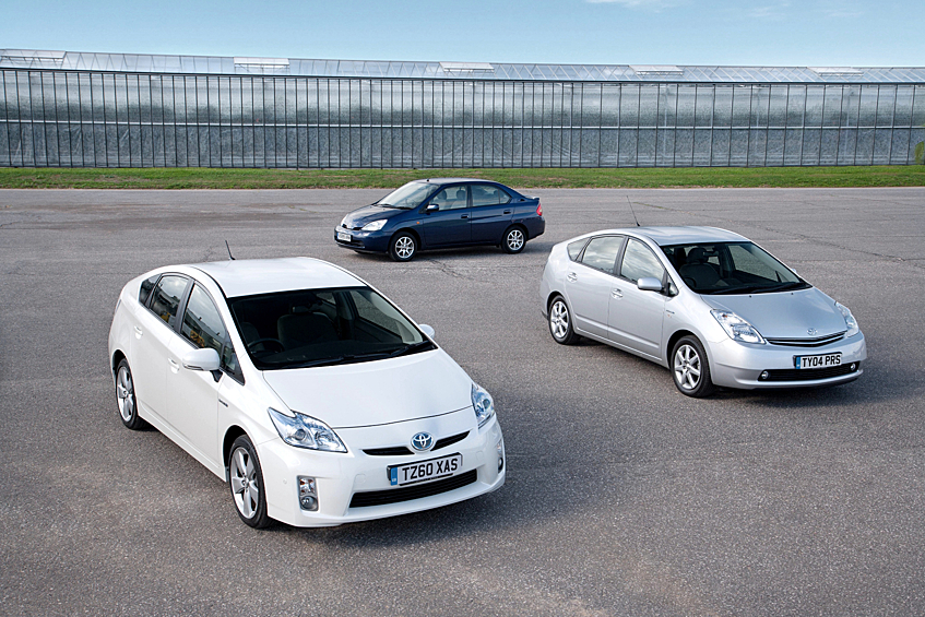 Просто невозможно недооценивать вклад Prius в популяризацию гибридных автомобилей. Именно эта модель в свое время заставила людей задуматься об отказе от традиционного ДВС. Правда, на это потребовалось не одно десятилетие. И Приусы вполне способны проехать даже 900 тысяч километров. Что тоже немаловажно